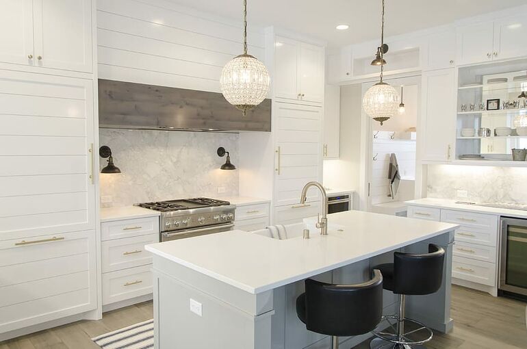kitchen-white-lights-sink